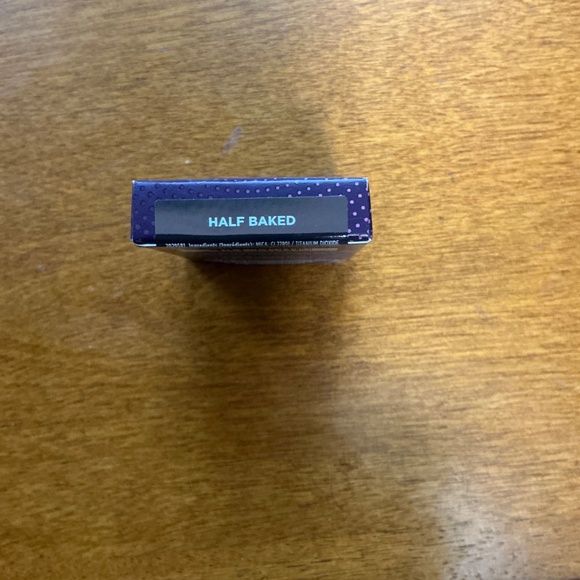 Urban Decay Eye Shadow - Picture 2 of 3